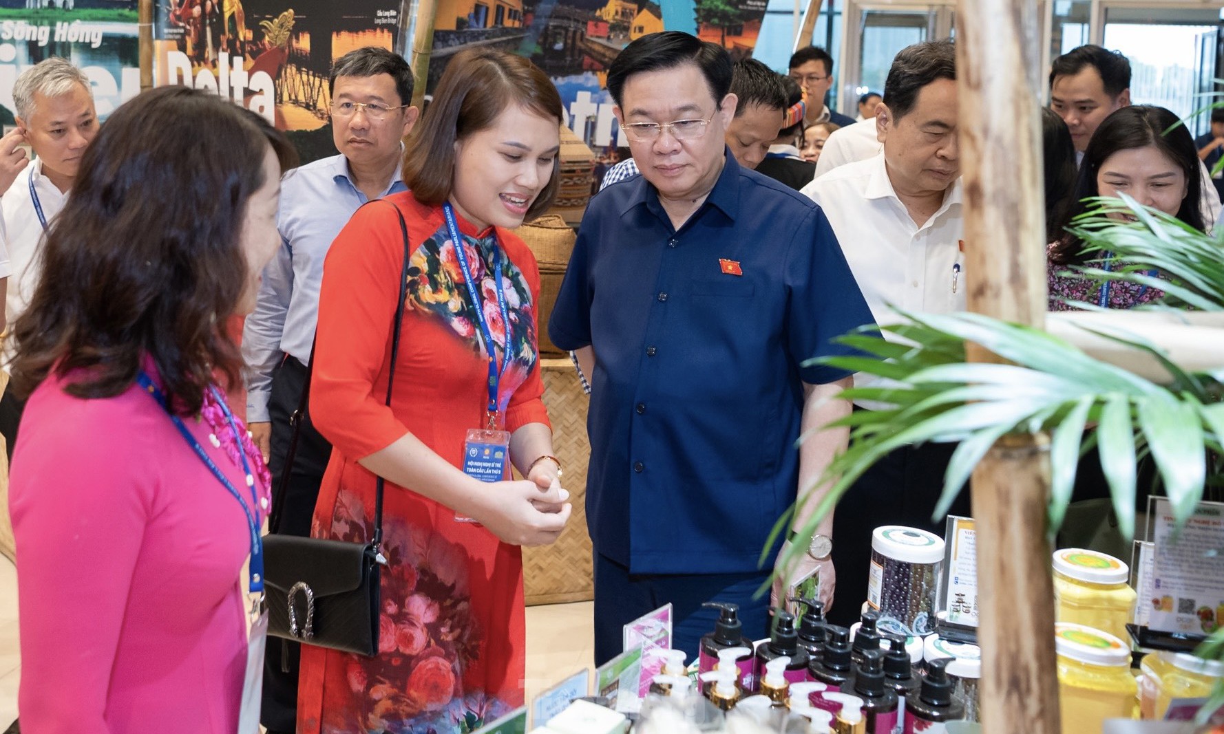 Hội chợ sản phẩm - Hợp Tác Xã Sản Xuất Và Tiêu Thụ Dược Liệu Yên Sơn